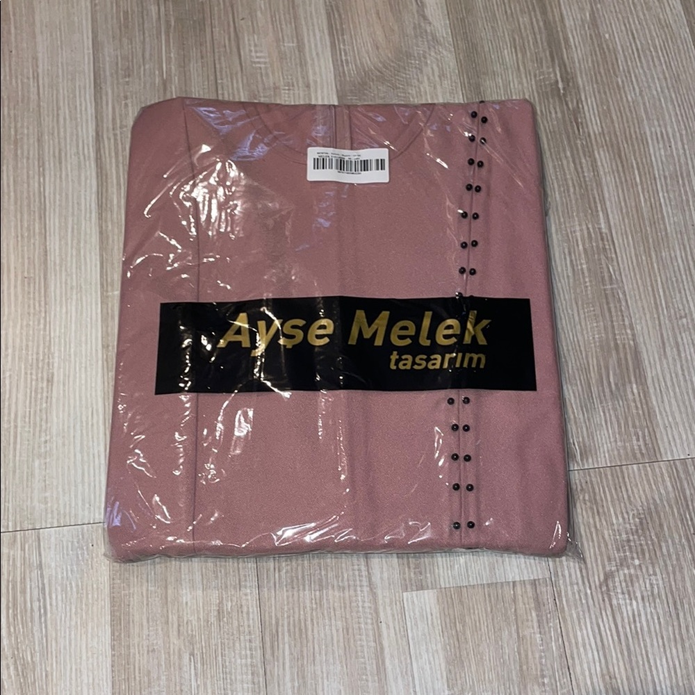 Elegant knee height top with matching pants